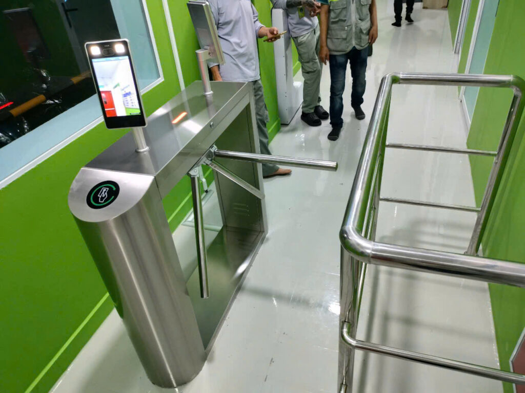 may cham cong fts 10