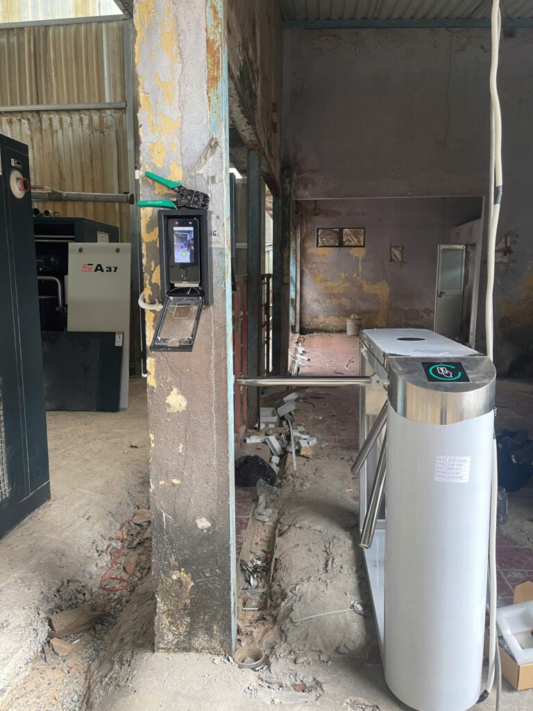 may cham cong fts 13