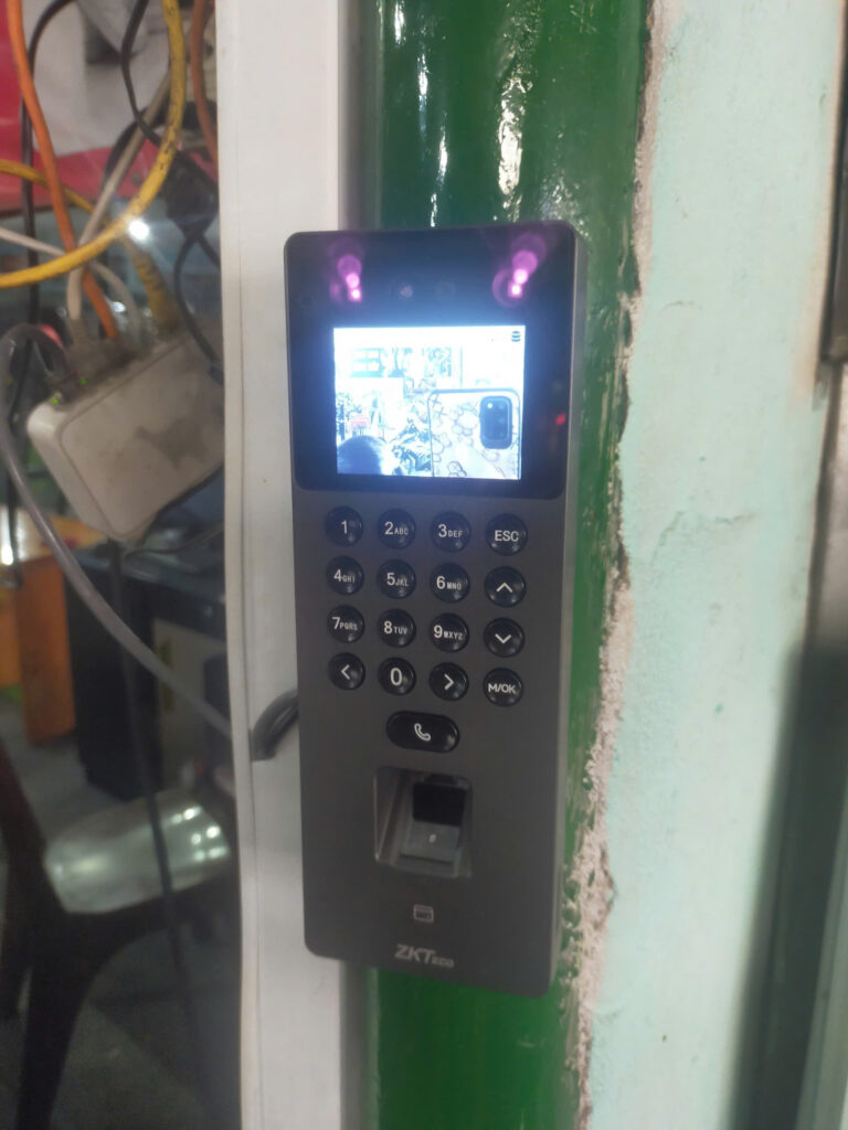 may cham cong fts 15